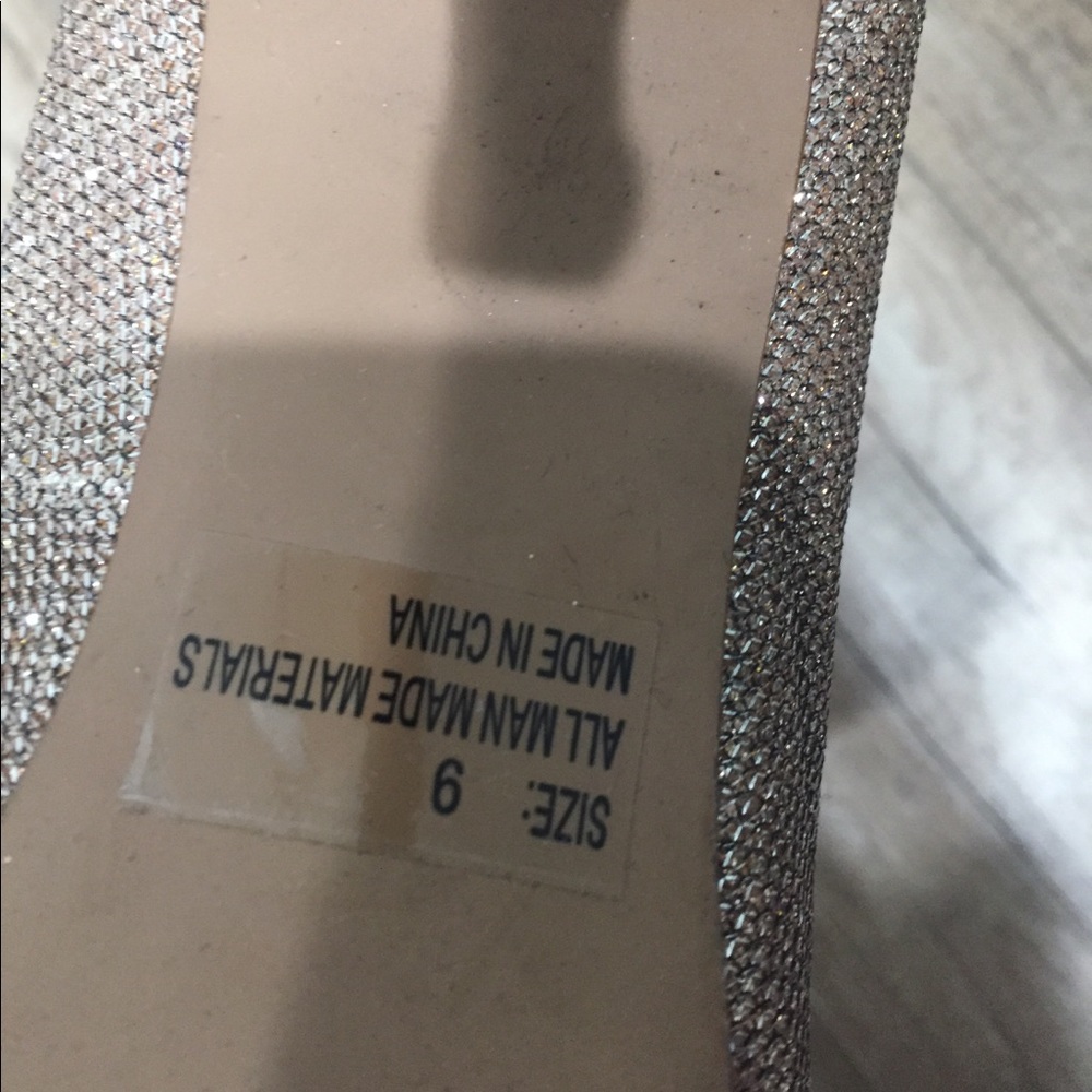 shoes - Picture 3 of 4